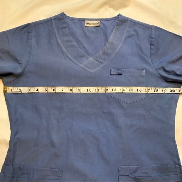 💥SALE💥 Scrub Top Uniform Advantage UA Scrub - Picture 4 of 9
